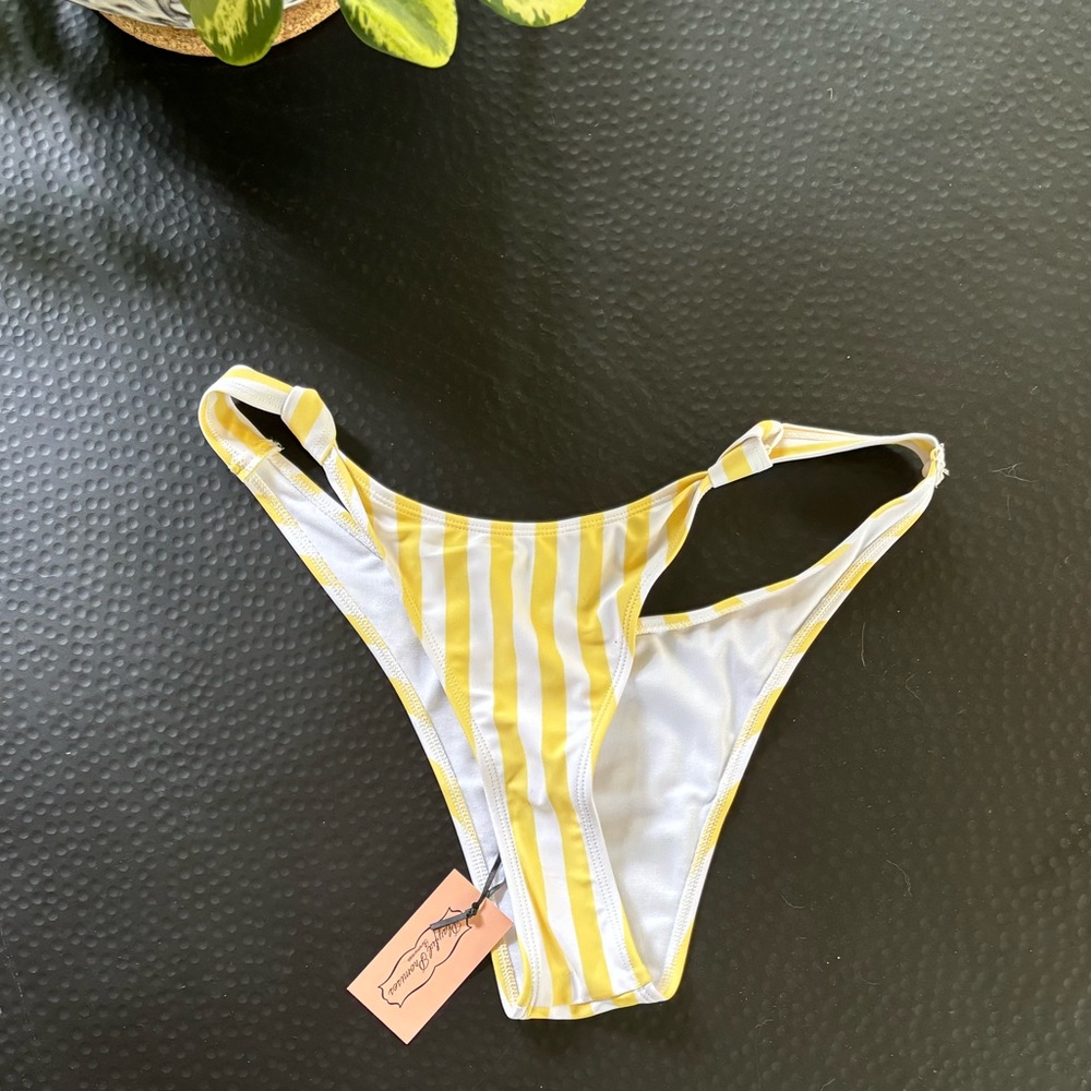 Cheeky bikini bottoms👙NWT